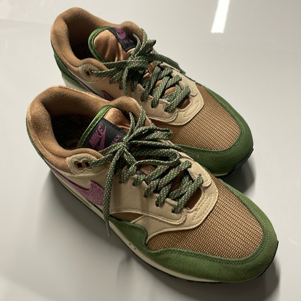 Nike air max 6.5 Men’s or 8 Women’s